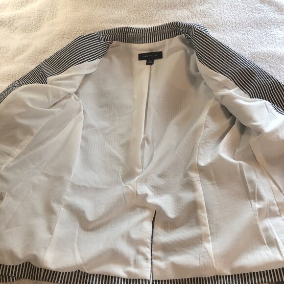 Ann Taylor seersucker side tie blazer/ white and navy stripe - Picture 7 of 9